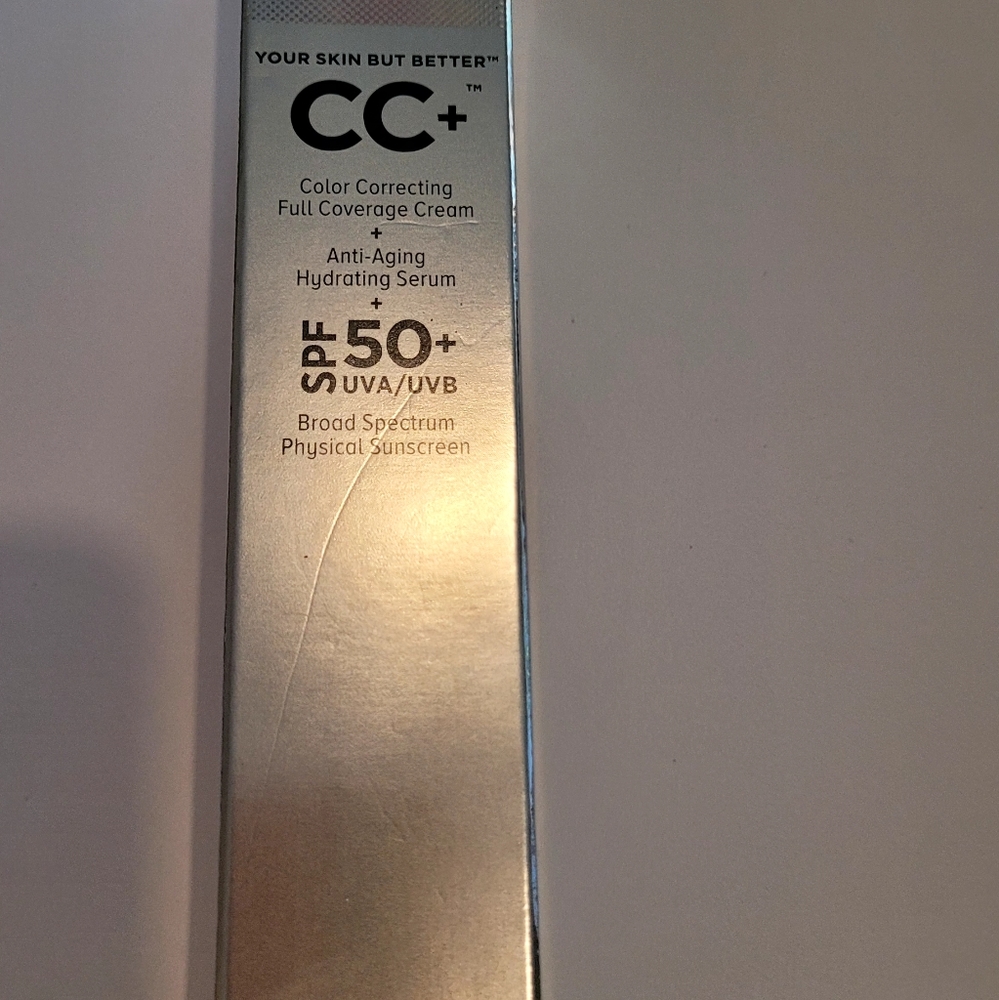 IT Cosmetics CC + Cream. Medium/light